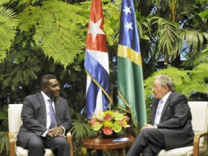 Raúl Castro recibió al Honorable Gordon Darcy Lilo, Primer Ministro de Islas Salomón.