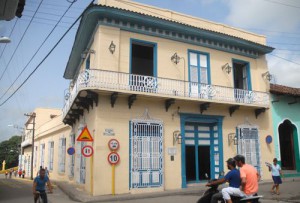 La casa de las cien puertas fue primer museo fundado por la Revolución en el centro de Cuba.