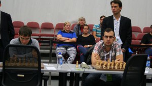 Bruzón (izquierda) y Leinier deberán hacer una gran faena para levantar a Cuba en los finales. Foto: chessbase.com