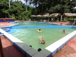 El baño en la piscina constituye el plato fuerte para la comercialización de esta base. 