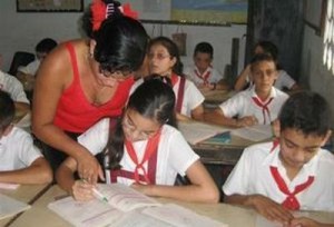 Se concentrará en una sesión las asignaturas y actividades que son impartidas por el maestro frente al aula.