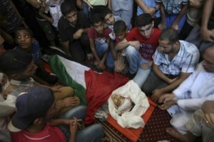 Un total de  447 niños palestinos han perdido la vida por la operación militar israelí .
