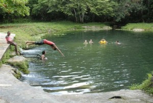 Durante estos meses de mucho calor los espirituanos buscan refrescarse con un chapuzón. 