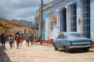 Las calles empedradas y la arquitectura colonial atraen al visitante foráneo.