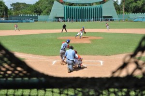 Los Gallos ganaron 2-1 su primera subserie ante Cieo de Ávila.