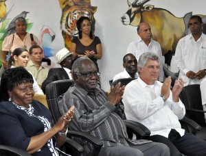 Hifikepunye Pohamba  y Miguel Díaz-Canel Bermúdez, durante la vista que realizaran al Parque Zoológico Nacional de Cuba. FOTO/Marcelino VAZQUEZ