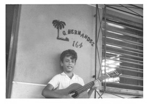 Gerardo en 1978, en el portal de la casa.