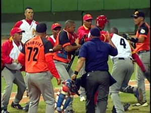 Trifulca entre los equipos de Villa Clara y Matanzas. 