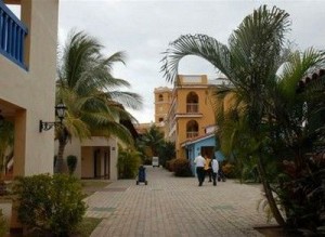 La cocina y la mesa buffet del hotel Brisas Trinidad del Mar, reciben una reconstrucción total.