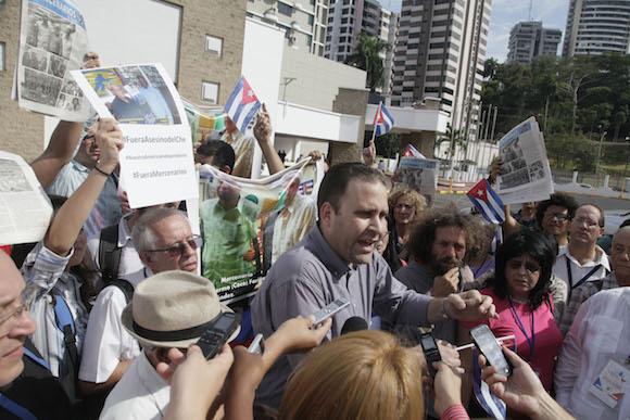 Denuncias de Cuba marcan primera jornada de foro social en Cumbre de las Américas.