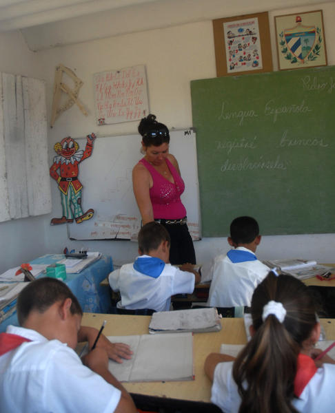 En medio del lomerío. la escuela rural “Orestes Bravo” es centro referencial para sus similares del municipio de Yaguajay. Foto Oscar Alfonso.