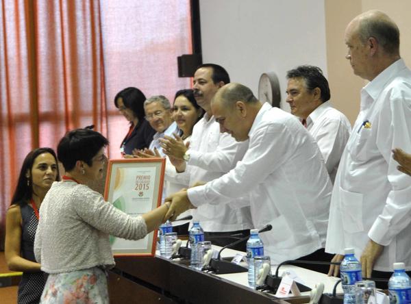 Premiación de la XIII Feria Comercial Salud para Todos. Foto AIN.