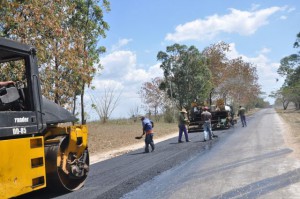 Comunales ha dado prioridad al asfaltado y bacheo de viales urbanos y rurales. 