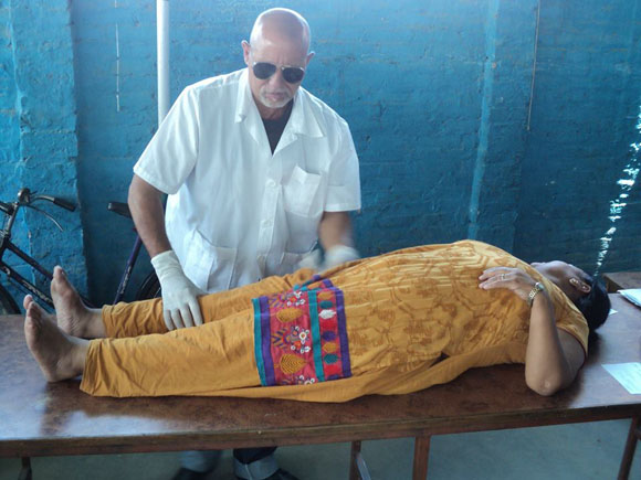 La brigada está integrada por 49 profesionales de distintas especialidades. (foto: Cubadebate) cuba, nepal, terremoto en nepal, medicos cubanos