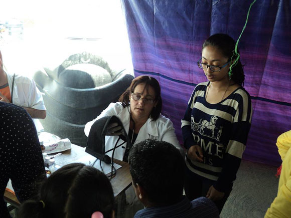 La brigada está integrada por 49 profesionales de distintas especialidades. (foto: Cubadebate) cuba, nepal, terremoto en nepal, medicos cubanos