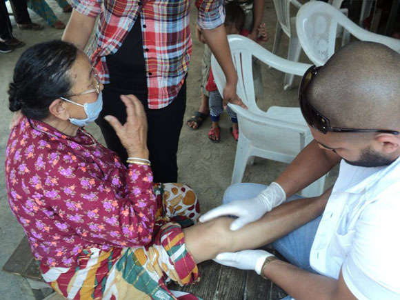 La brigada está conformada por 49 profesionales de distintas especialidades. (foto: Cubadebate) cuba, medicos cubanos, nepal, terremoto en nepal