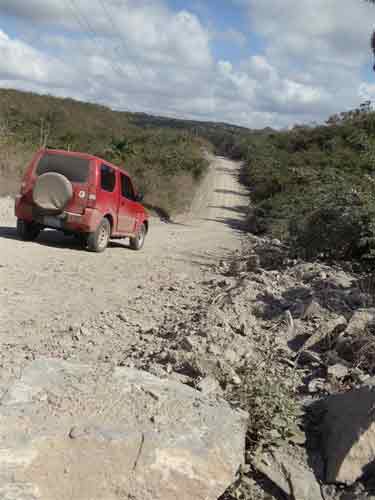 La reparación del camino de acceso a la comunidad es altamente apreciada por sus habitantes.