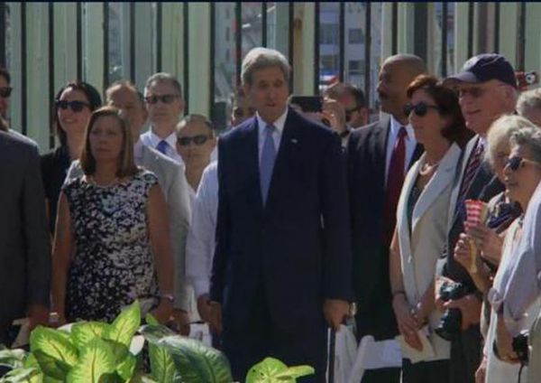  John Kerry preside ceremonia de izamiento de bandera de Estados Unidos en Cuba. (Foto: Departamento de Estado)