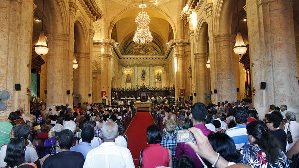 Catedral de La Habana escucha atenta al Santo Padre.