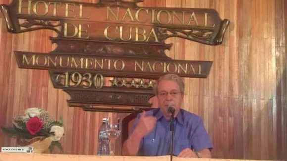 Frei Betto ofrece conferencia de prensa sobre la visita del Papa Francisco a Cuba en la Sala de Prensa ubicada en el Hotel Nacional. (Foto: Jorge Legañoa)