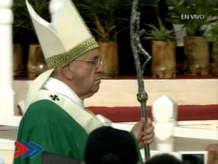 Papa Francisco oficia su primera misa en Cuba. (Foto: captura de Telesur)