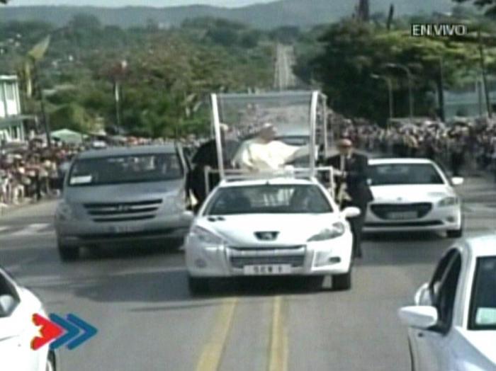 El Papa rumbo a la Catedral de Santiago.