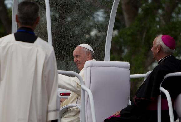 El Papa llega a El Cobre.