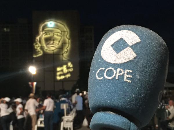 La agencia vaticanista COPE presente en la Plaza de la Revolución. (Foto: twitter de Paloma G. Ovejero)