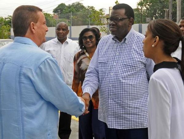 cuba, namibia, salud publica, presidente de namibia