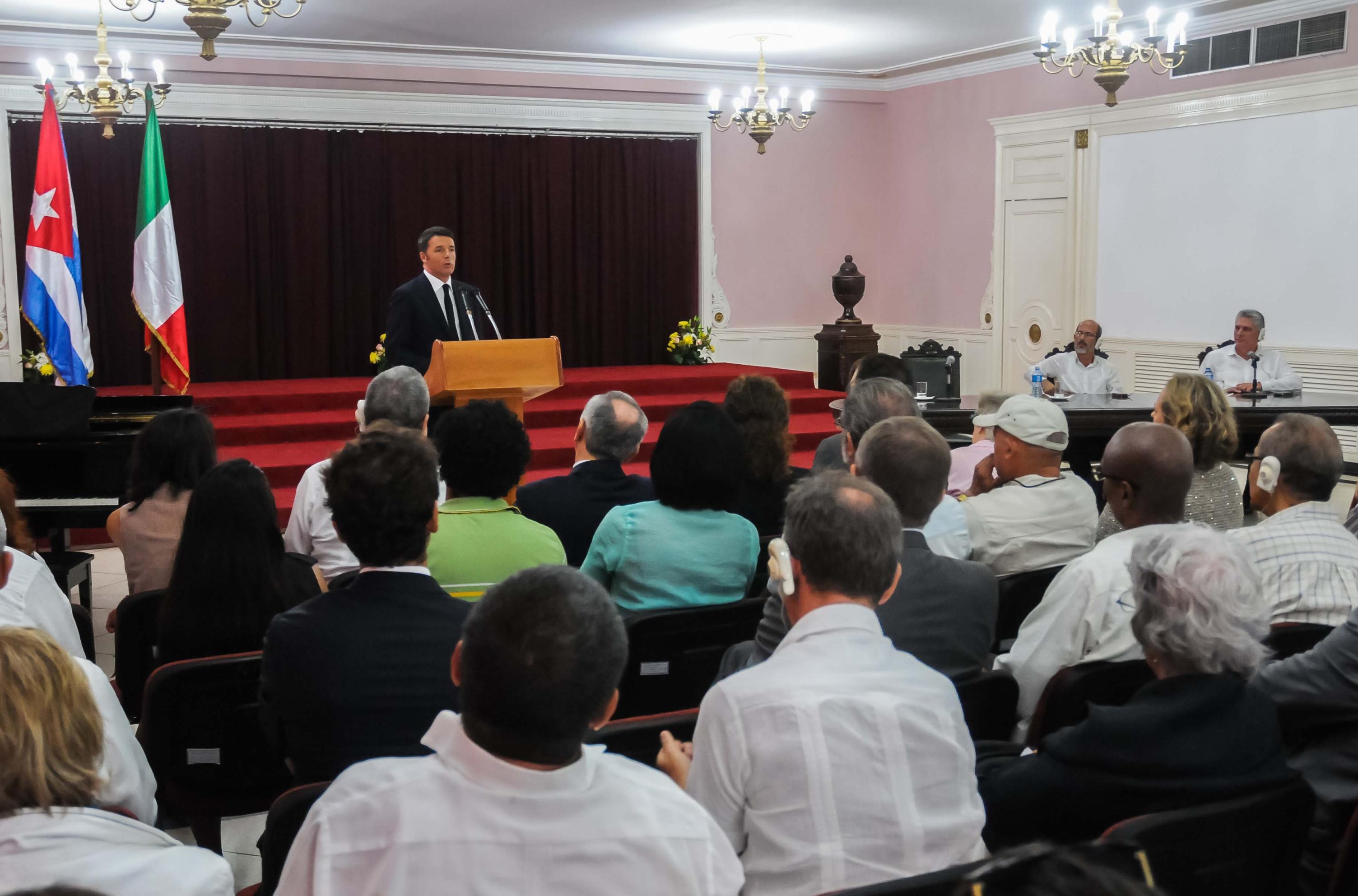 Matteo Renzi durante su intervención en la conferencia realizada en el ISA, en La Habana. (Foto: Abel Padrón/AIN)
