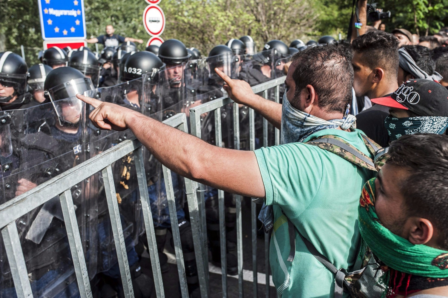 Resulta inaceptable el uso de la fuerza para contener los flujos migratorios.