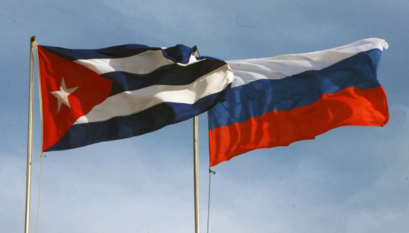 Banderas de Cuba y Rusia. (Foto: Archivo)