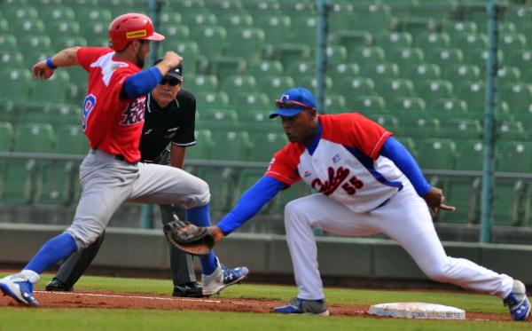 Juego donde Cuba vence a cuba, beisbol, Torneo Mundial de Béisbol Premier 12, puerto rico