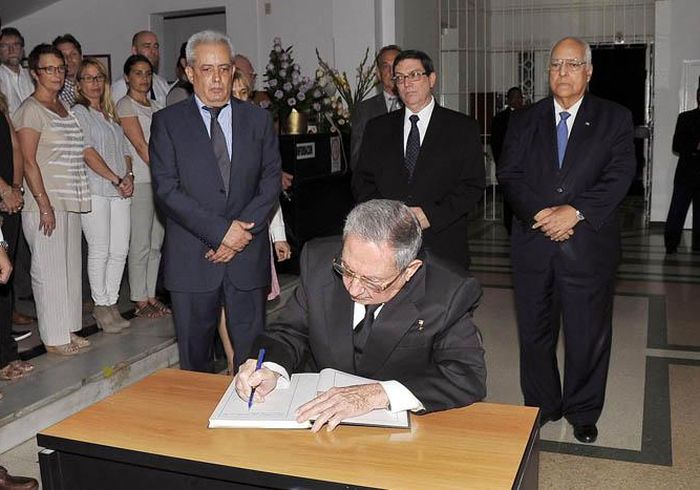 En su misiva, Raúl extendió las más sentidas condolencias al pueblo y al gobierno de Francia. (Foto: Estudios Revolución) cuba, francia, actos terroristas, raul castro
