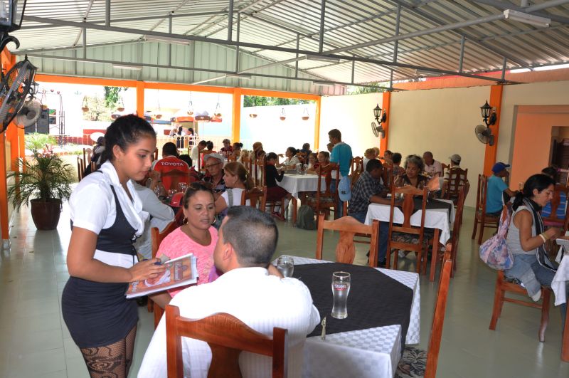 Sancti spiritus, grupo empresarial del comercio, complejo gastronómico el pollito,  gastronomia, feria agropecuaria