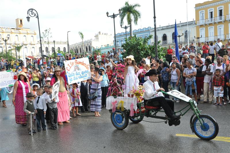 sancti spiritus, desfile martiano, jose marti, niños, niñas