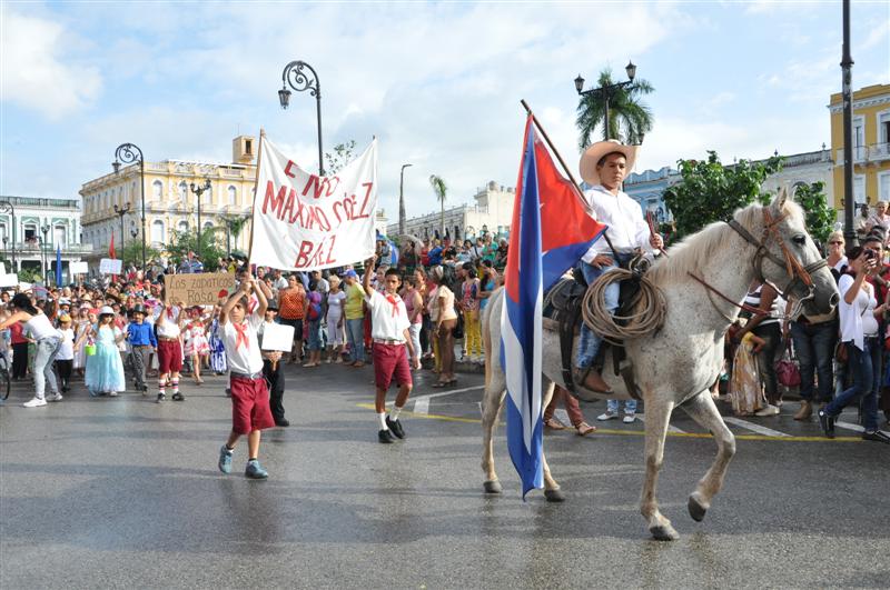 sancti spiritus, jose marti, desfile martiano, niños, niñas