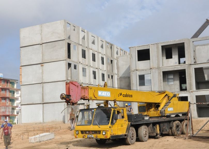 El programa de construcción de viviendas estatales beneficiará este año a mayor cantidad de personas. (Foto: Vicente Brito/ Escambray)