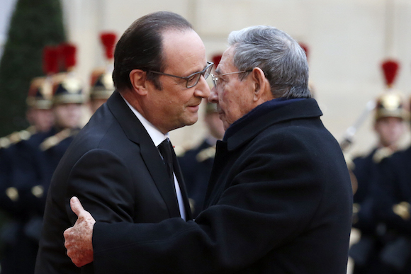 French president Francois Hollande, left, welcomes Cuban President Raul Castro upon his arrival for a meeting at the Elysee Palace, in Paris, France, Monday, Feb. 1, 2016. Cuban President Raul Castro is paying a state visit to France, in the first European foray by a Cuban leader in two decades, as Cuba opens up its economy. (AP Photo/Francois Mori)