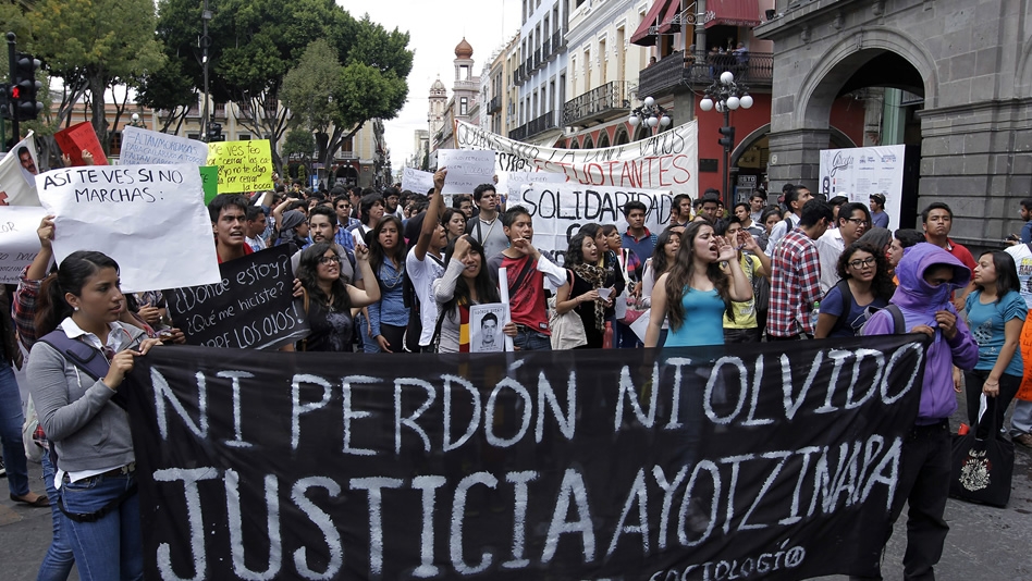 Las protestas por la desaparición de los estudiantes no se han detenido en México. (Foto: Internet)