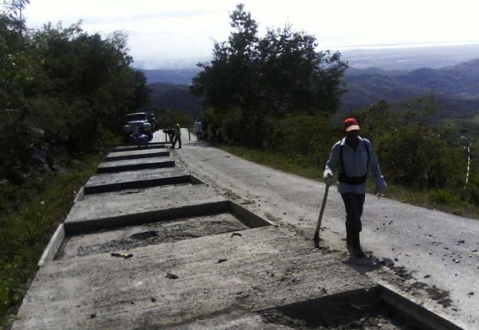 Según los especialistas, la fundición en paños alternos asegura la calidad de la obra. (Foto: Centro Provincial de Vialidad)