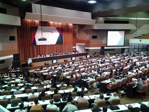 A la XVI Convención Informática 2016 asisten representantes de 30 países. (Foto Cubadebate)