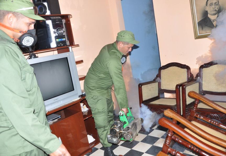 La calidad de la fumigación constituye el reto en esta segunda etapa. (Foto: Escambray)