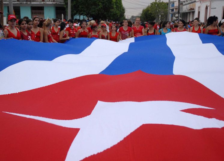 Cada año la juventud espirituana protagoniza la convocatoria por el 1 ro de Mayo. (Foto: Vicente Brito/ Escambray)