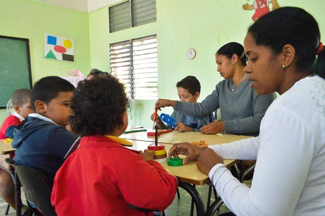 El claustro conjuga maestros con experiencia en el sector educacional. (Foto: Carlos Luis Sotolongo Puig)