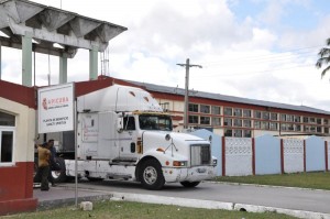 La planta de beneficio de la miel en Sancti Spíritus recibió la certificación de la Unión Europea. (Foto Vicente Brito) sancti spiritus, cuba, planta de beneficio de la miel, lucha antidrogas, aduana general de la republica
