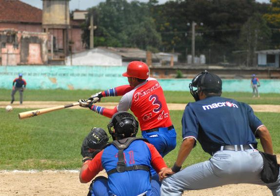 La discusión del título provincial de béisbol volverá al estadio espirituano Victoria de Girón. (Foto: Oscar ALFONSO SOSA)