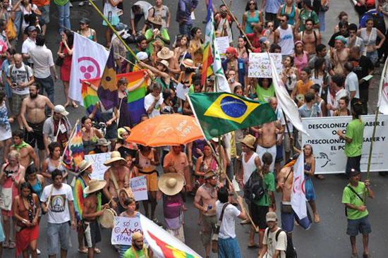 Frente Brasil Popular sale a las calles en defensa de la democracia y de la presidenta Dilma Rouseff.