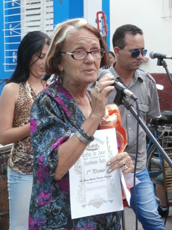 Rosa María García participó en el concurso motivada por sus alumnos del Taller literario de Cabaiguán. 