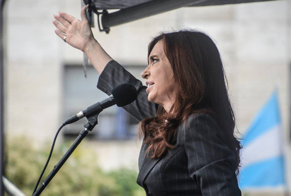 “Vamos a volver”, fue la expresión de Cristina Fernández al salir. (Foto: Kaloian/ Cubadebate)